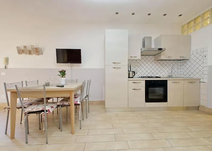 Spacious Vatican Flat With Courtyard Apartment *