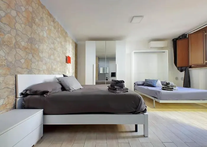 Spacious Vatican Flat With Courtyard Rom