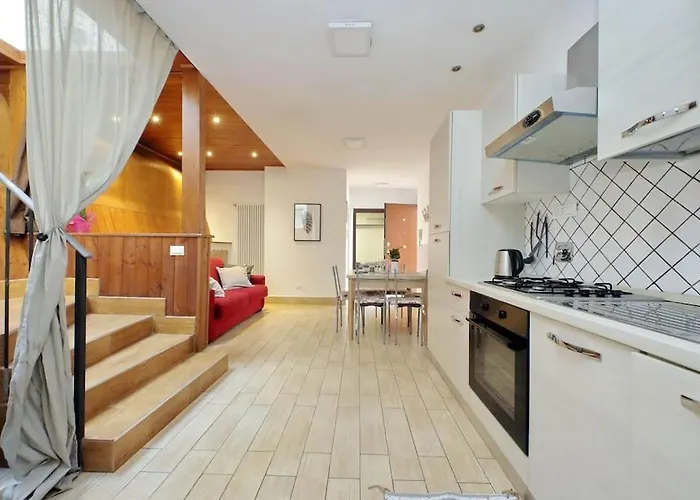 Spacious Vatican Flat With Courtyard