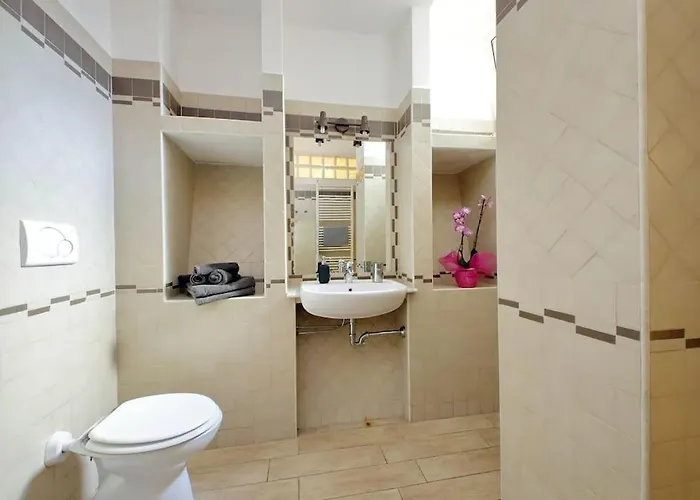 Spacious Vatican Flat With Courtyard Apartment